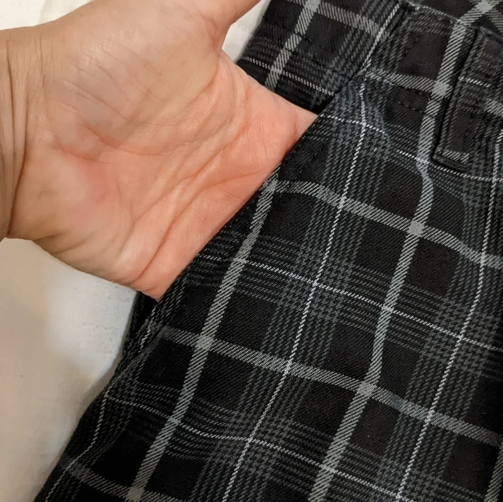 𝅺quicksilver plaid shorts size 23